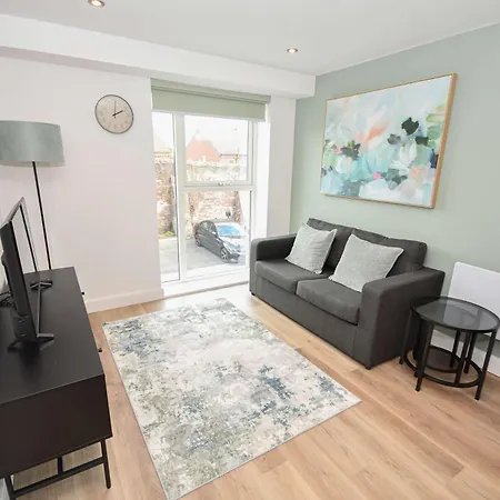 Bright & Contemporary 1 Bedroom In *