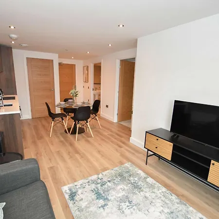 Bright & Contemporary 1 Bedroom In