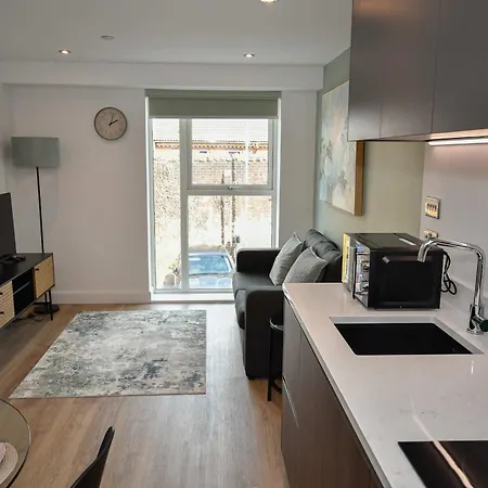 Bright & Contemporary 1 Bedroom In Appartement *
