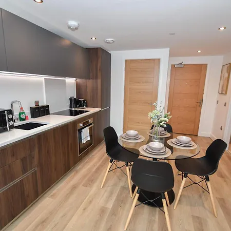 Bright & Contemporary 1 Bedroom In